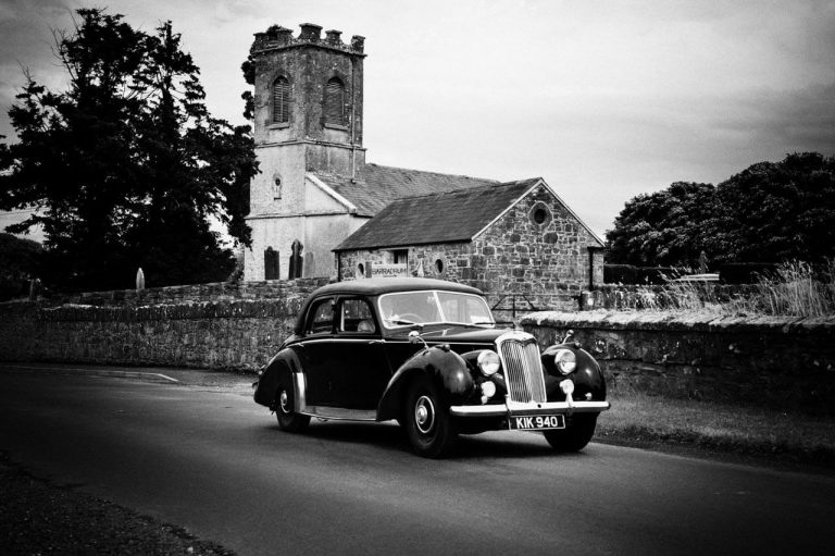 Streete Vintage Club Black & White Classic Car